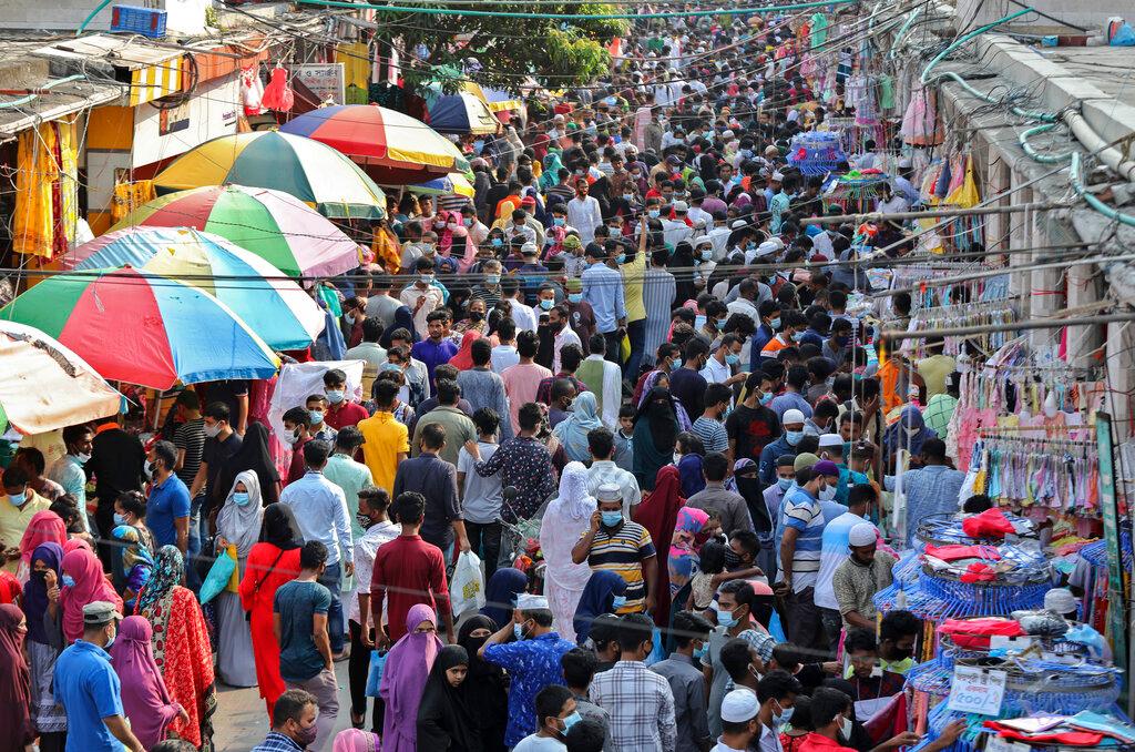 Shoppers crowd a marketplace in Dhaka, Bangladesh, in this file photo dated May 7. Bangladesh imposed its strictest ever lockdown at the start of July as new Covid-19 cases and deaths climbed to pandemic highs. Photo: AP