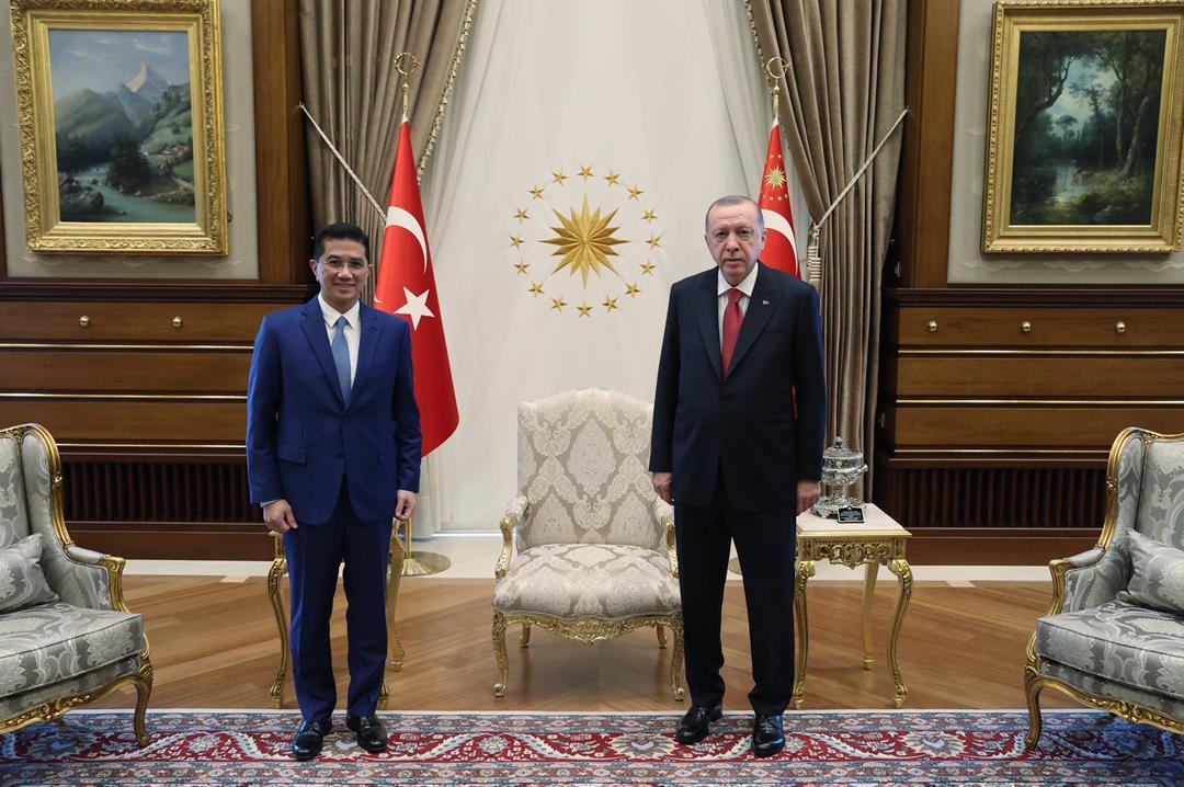 Menteri Perdagangan Antarabangsa dan Insudtri Azmin Ali dan Presiden Turki Recep Tayyip Erdogan di Istana Presiden di Ankara.