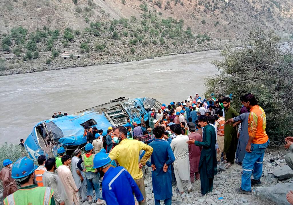 Local residents and rescue workers gather at the site of a bus accident in Kohistan district of Pakistan's Khyber Pakhtunkhwa province, July 14. Photo: AP