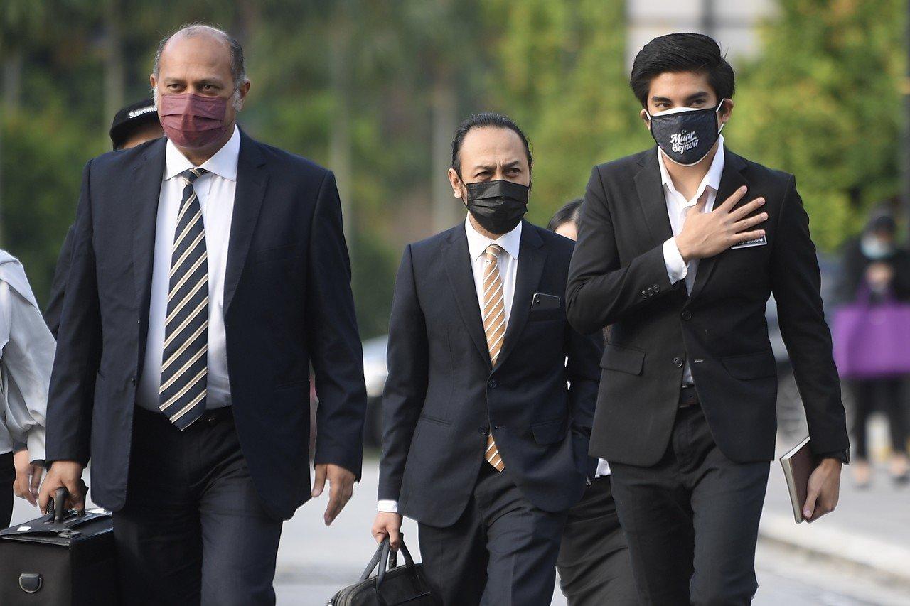 Muar MP Syed Saddiq Syed Abdul Rahman at the Sessions Court in Kuala Lumpur today with lawyers Gobind Singh Deo (left) and Hajian Omar (centre). Photo: Bernama