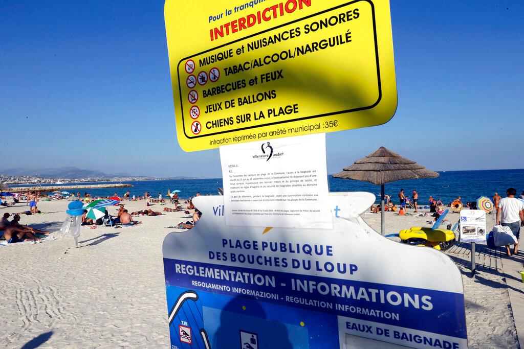 A bylaw forbidding women to wear burkinis is posted on an information panel at a public beach in Villeneuve-Loubet, French Riviera, southern France, Aug 26, 2016. Photo: AP