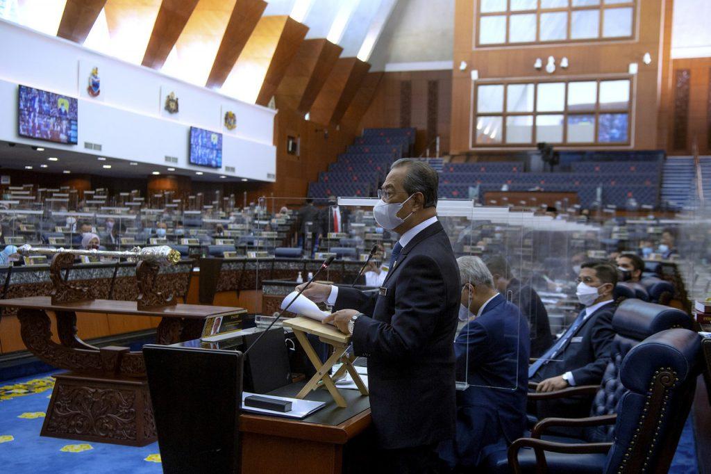Perdana Menteri Muhyiddin Yassin ketika berucap di sidang khas Dewan Rakyat. Gambar: Bernama