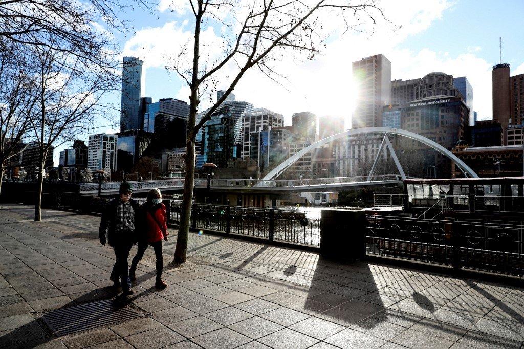 This picture taken on July 16 shows face mask-clad pedestrians walking through Southbank in Melbourne following a fresh lockdown amid a resurgence in coronavirus cases. Photo: AFP