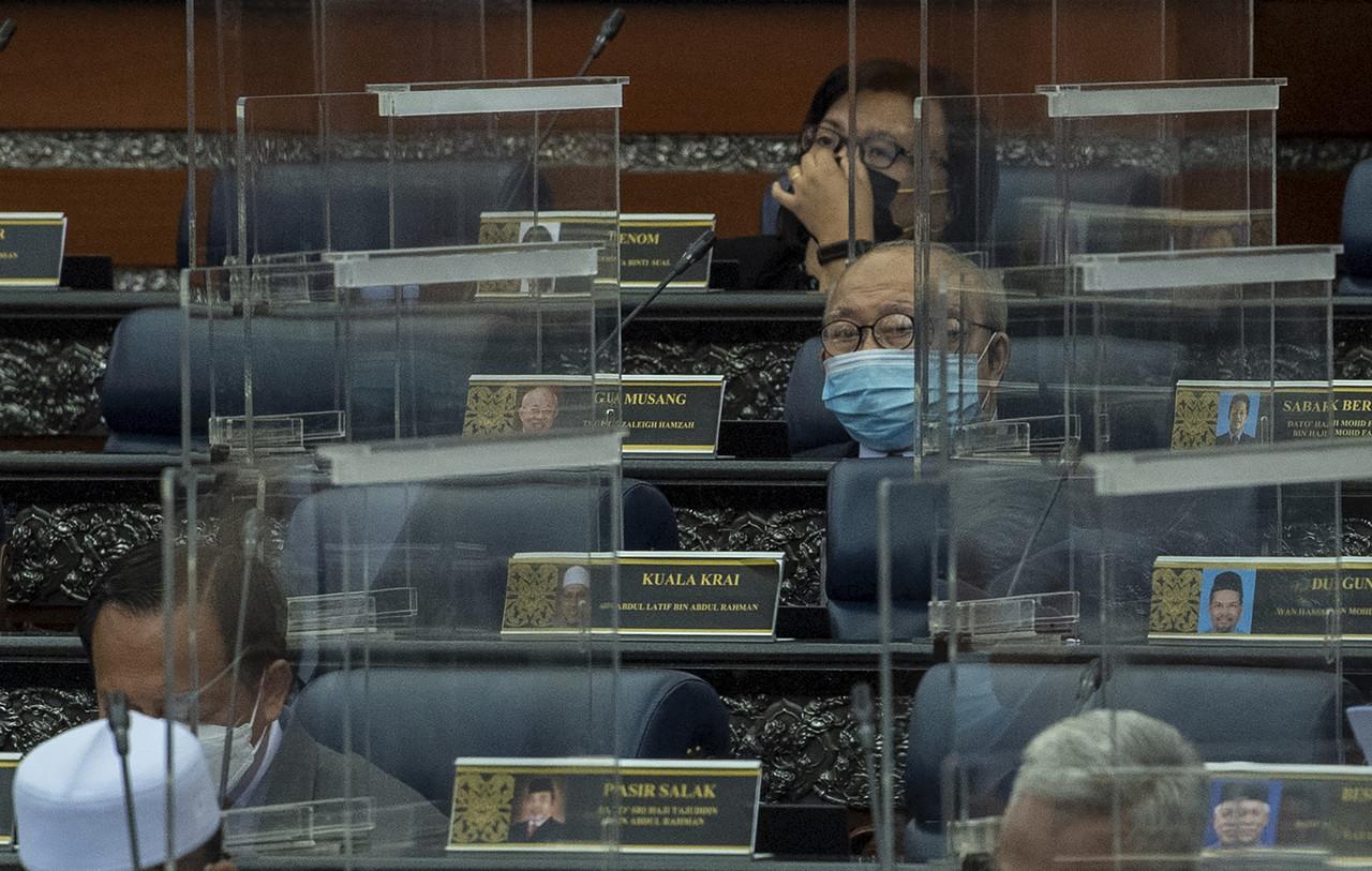 Gua Musang MP Tengku Razaleigh Hamzah in the Dewan Rakyat today. Photo: Bernama