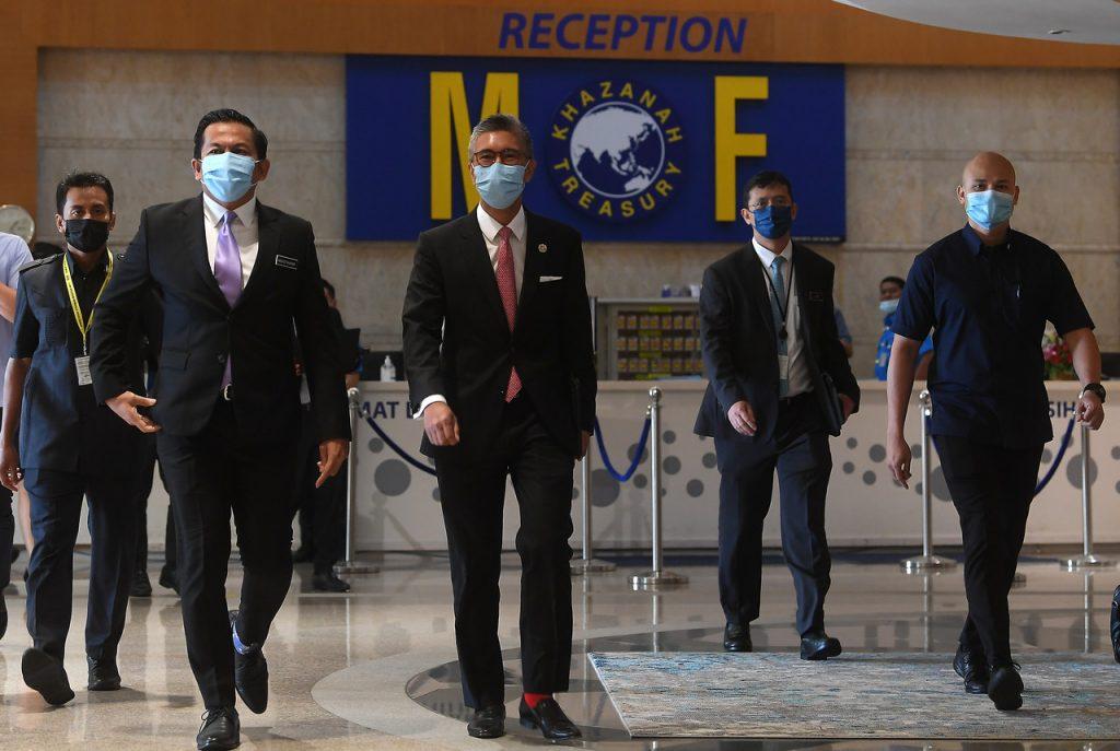Menteri Kewangan Tengku Zafrul Aziz di kementerian kewangan. Gambar: Bernama
