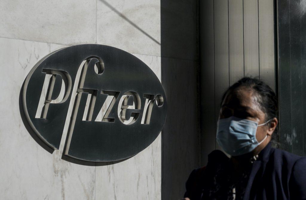 A woman walks past the Pfizer world headquarters in New York on Nov 9, 2020. Photo: AP