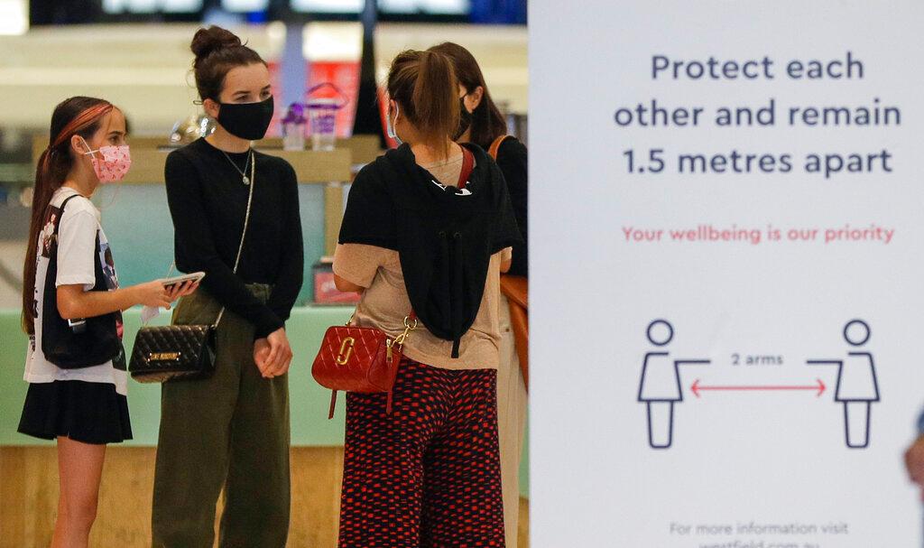 Shoppers wear masks as they walk around a shopping precinct in Sydney, Australia, in this Jan 3 file photo. A stubborn Delta outbreak in the city which began in June has produced nearly 3,000 infections and led to nine deaths. Photo: AP