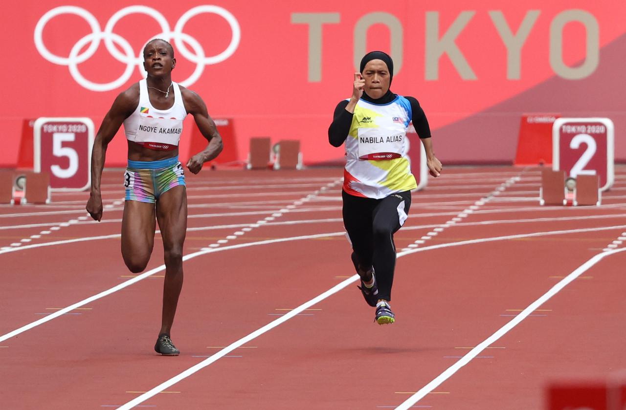 Sprinter Azreen Nabila Alias participates in the women's 100m event at the Olympic Games in Tokyo, July 30. Photo: Bernama