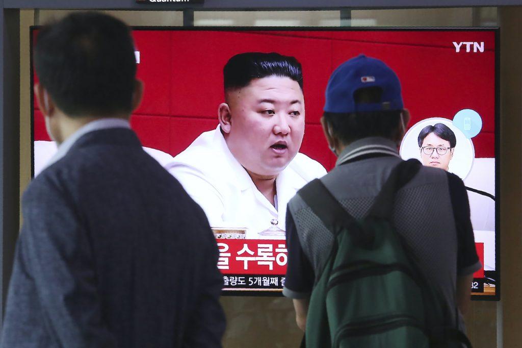 People watch a screen showing a file image of North Korean leader Kim Jong Un during a news programme at the Seoul Railway Station in Seoul, South Korea, in this Sept 25, 2020 file photo. Photo: AP