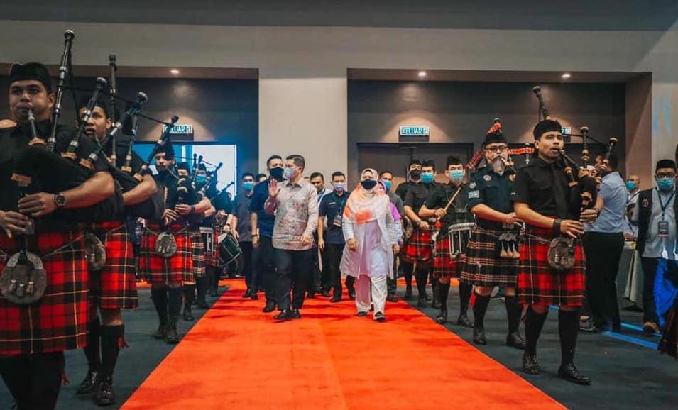 Mohamed Azmin Ali dan Zuraida Kamaruddin memimpin beberapa ahli Parlimen PKR untuk keluar parti pada Februari tahun lalu. Gambar: Facebook