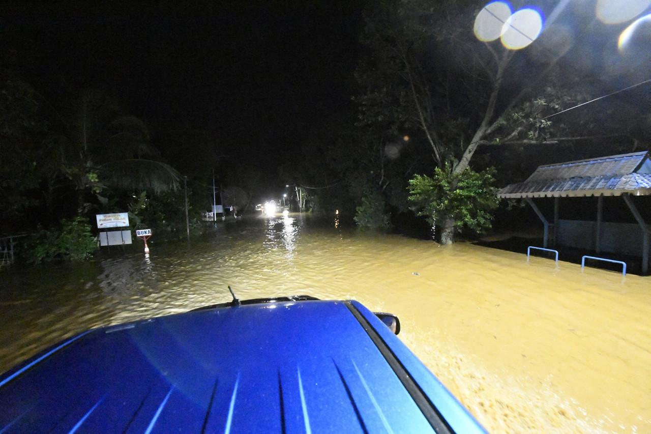 A view of the flood waters at the foothills in Yan and Merbok. Photo: Bernama