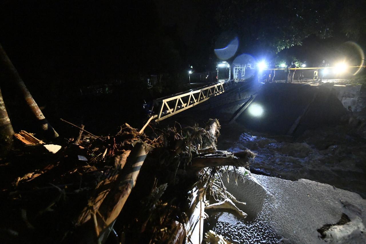 A bridge in Kampung Setol, Yan, in Kedah is washed away following flash floods at the foothills in the area yesterday. Photo: Bernama