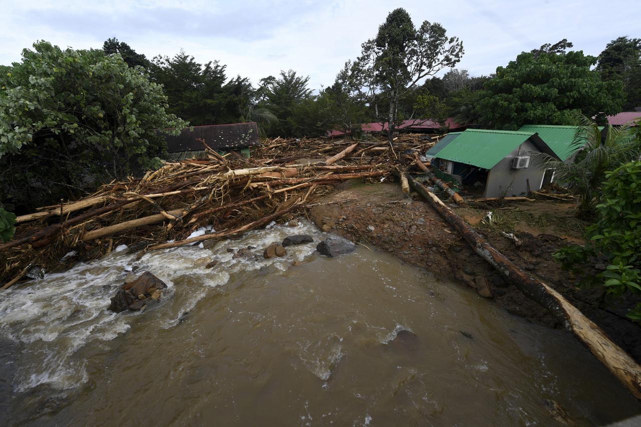 An area in Yan, Kedah, affected by the flash floods that occurred yesterday. Photo: Bernama