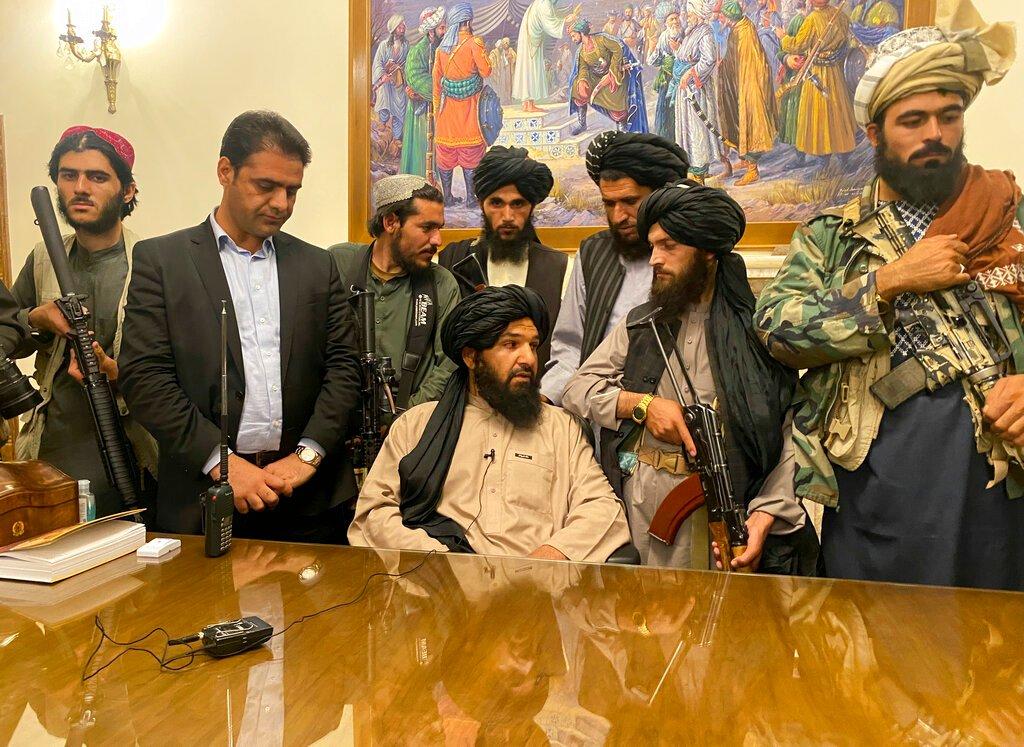 Taliban fighters take control of Afghan presidential palace after the Afghan President Ashraf Ghani fled the country, in Kabul, Afghanistan, Aug 15. Photo: AP