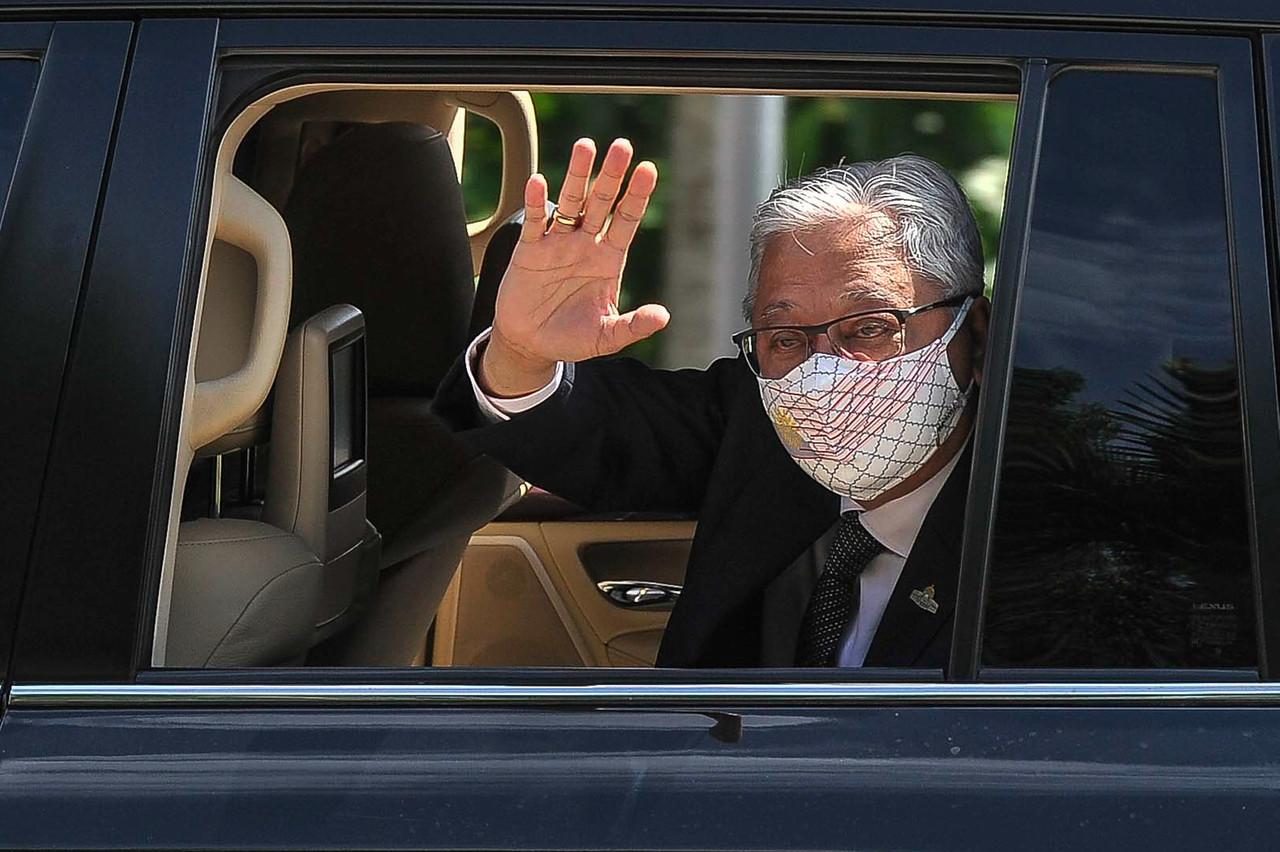 Bera MP Ismail Sabri Yaakob waves after leaving Istana Negara in Kuala Lumpur yesterday. Photo: Bernama