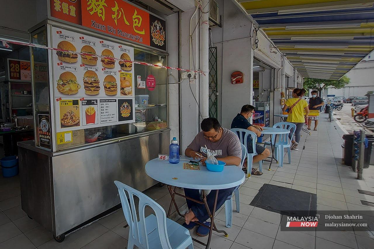 Larangan makan di restoran di Sarawak akan berkuat kuasa selama seminggu.