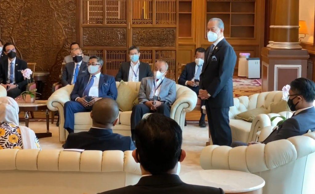 Muhyiddin Yassin berucap di hadapan pembantunya di Pejabat Perdana Menteri pada 16 Ogos, sebelum mengadap Yang di-Pertuan Agong.