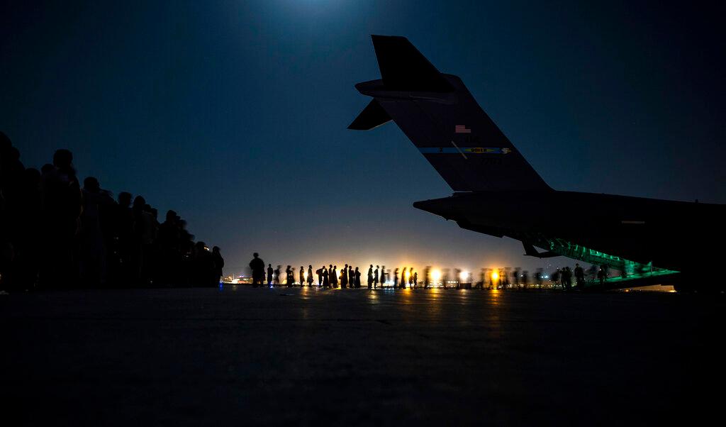 US military personnel help evacuees board a US Air Force aircraft in support of the Afghanistan evacuation at Hamid Karzai International Airport, Kabul, Afghanistan, Aug 21. Photo: AP