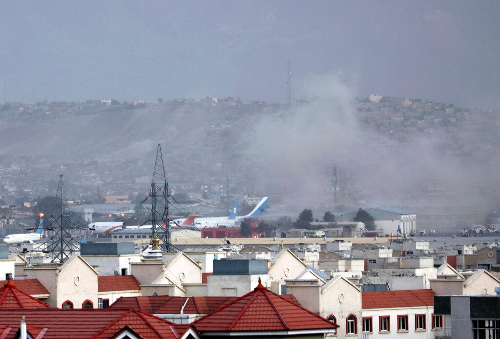 Smoke rises from explosion outside the airport in Kabul, Afghanistan, Aug 26. Photo: AP