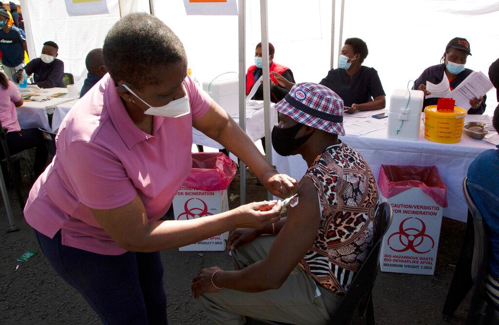 A man receives a Johnson & Johnson vaccine jab at a pop-up vaccination centre, at the Bare taxi rank in Soweto, South Africa, Aug 20. Photo: AP