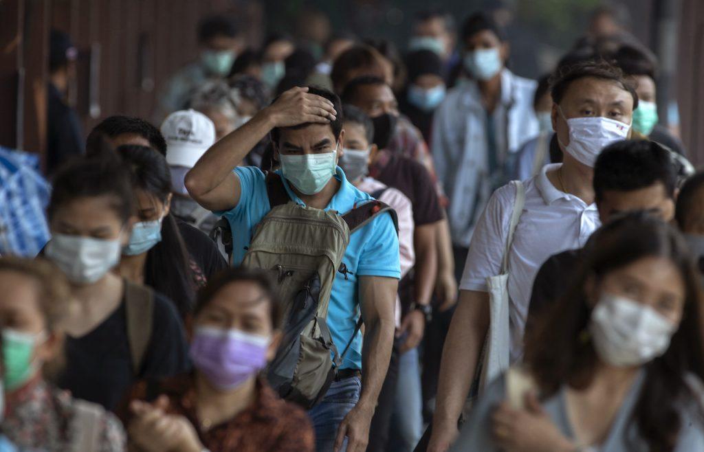 Commuters wearing face masks to help curb the spread of the coronavirus walk to workplaces at Saen Saep pier in Bangkok, Thailand, April 16. Photo: AP
