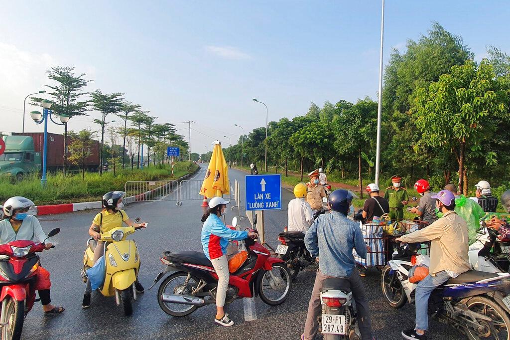 People are turned away at a checkpoint at an entrance to Hanoi, Vietnam, during a Covid-19 lockdown in the capital, July 24. Photo: AP