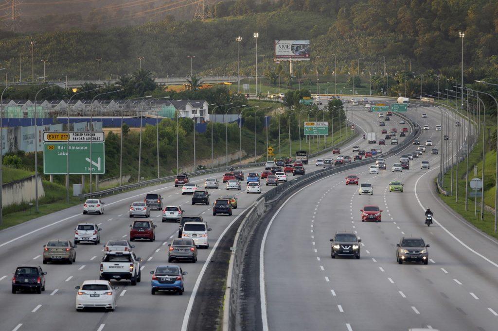 Traffic flows along the North-South Expressway in this Dec 27, 2020 file photo. Photo: Bernama