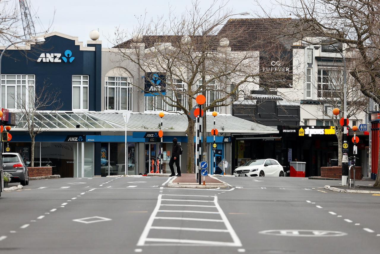 A normally busy road is deserted during a lockdown to curb the spread of a Covid-19 outbreak in Auckland, New Zealand, Aug 26. Photo: Reuters