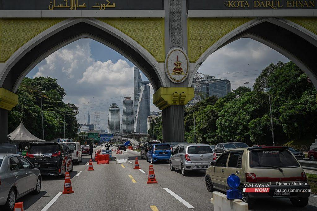 Prime Minister Ismail Sabri Yaakob says there will be no roadblocks within the Klang Valley as Selangor, Kuala Lumpur and Putrajaya are now considered a single area of infection in battling Covid-19.