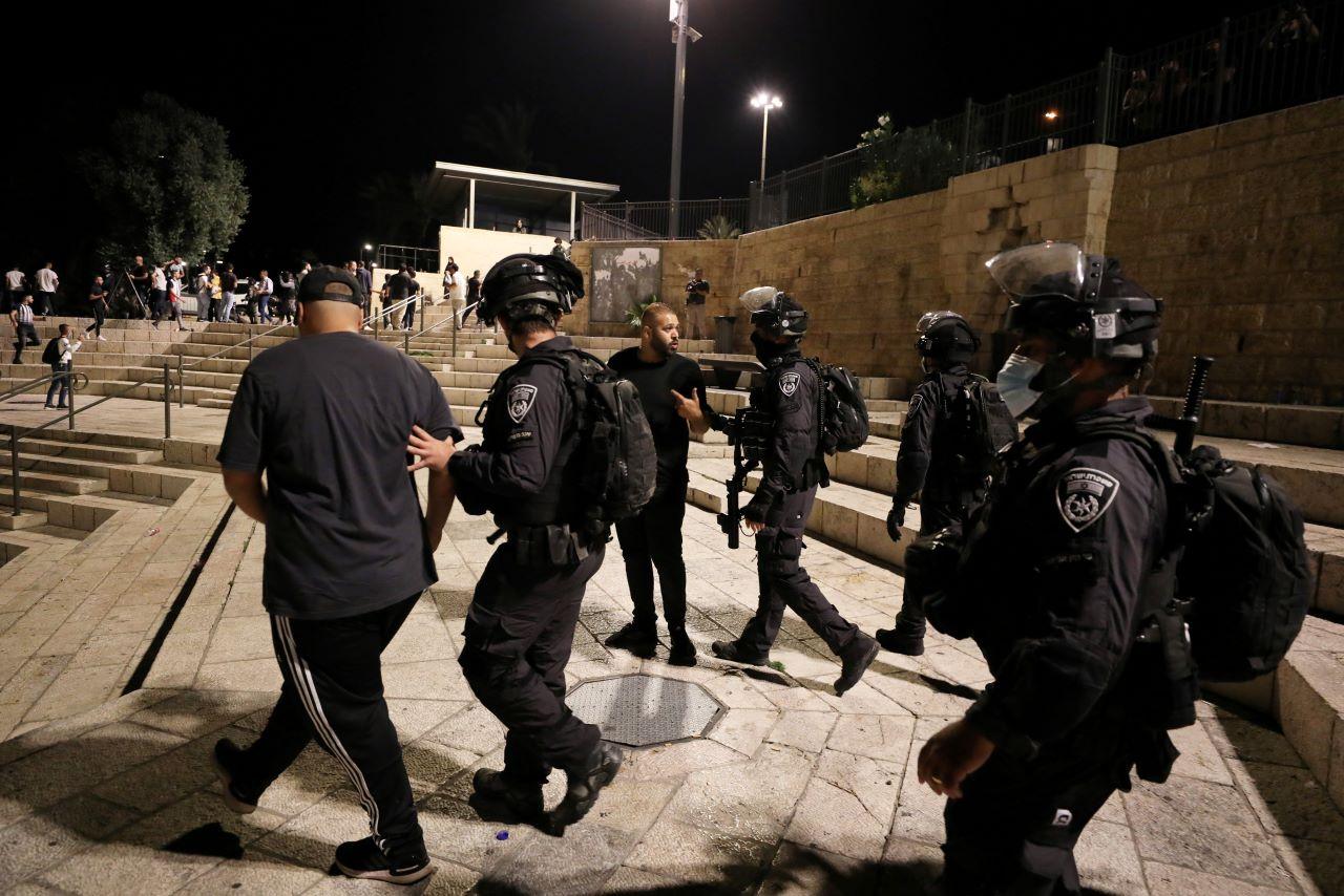 Israeli security force members move protesters during a demonstration to show solidarity with Palestinian prisoners in Israeli jails, after six Palestinian militants broke out of a maximum security Israeli prison this week, near Damascus Gate just outside Jerusalem's Old City, Sept 8. Photo: Reuters