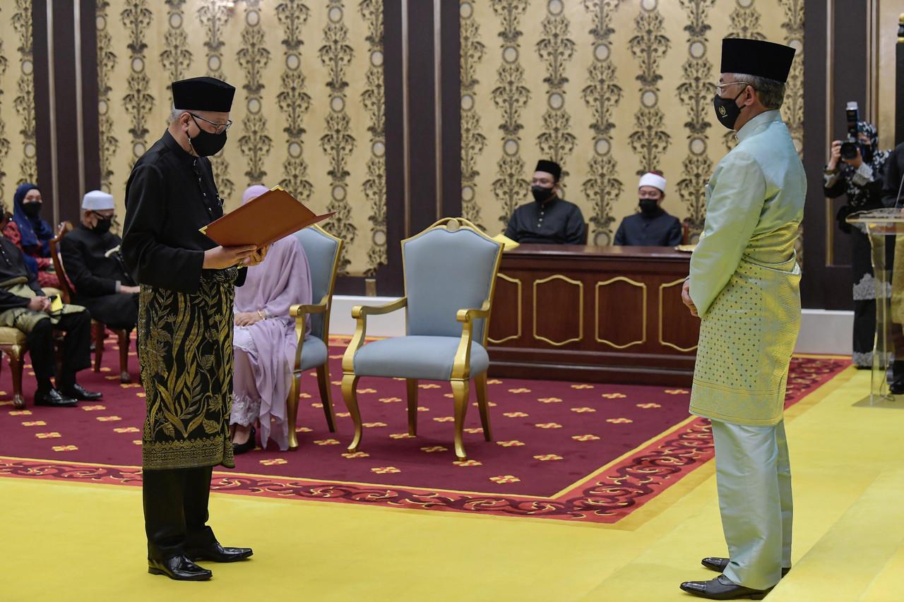 Ismail Sabri Yaakob takes his oath of office as prime minister before Yang di-Pertuan Agong Sultan Abdullah Sultan Ahmad Shah at Istana Negara on Aug 21. Photo: Bernama