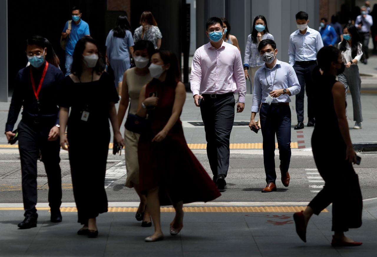 Office workers spend their lunch breaks at the central business district during the Covid-19 outbreak in Singapore, Sept 8. Photo: Reuters