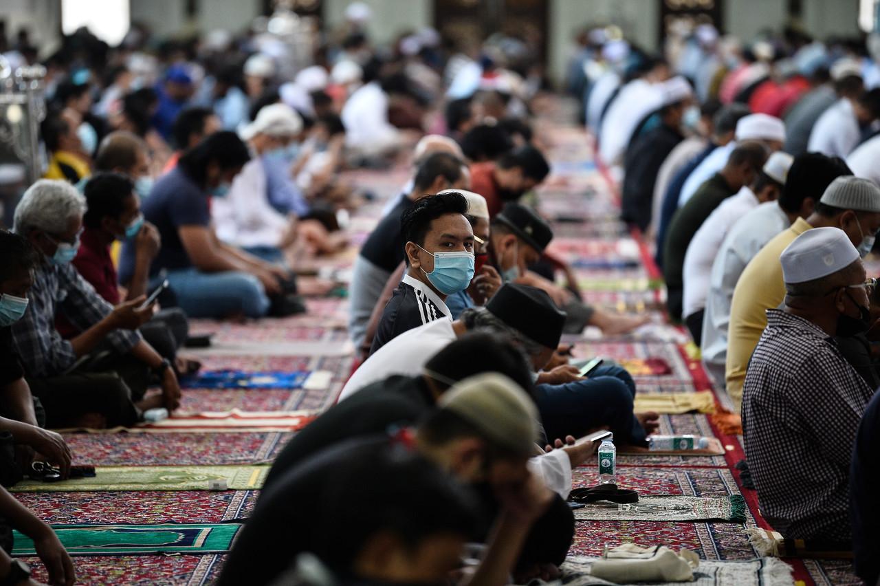Worshippers who have completed their vaccination perform the Friday prayers according to health SOPs at Masjid Wilayah in Kuala Lumpur, Sept 3. Photo: Bernama