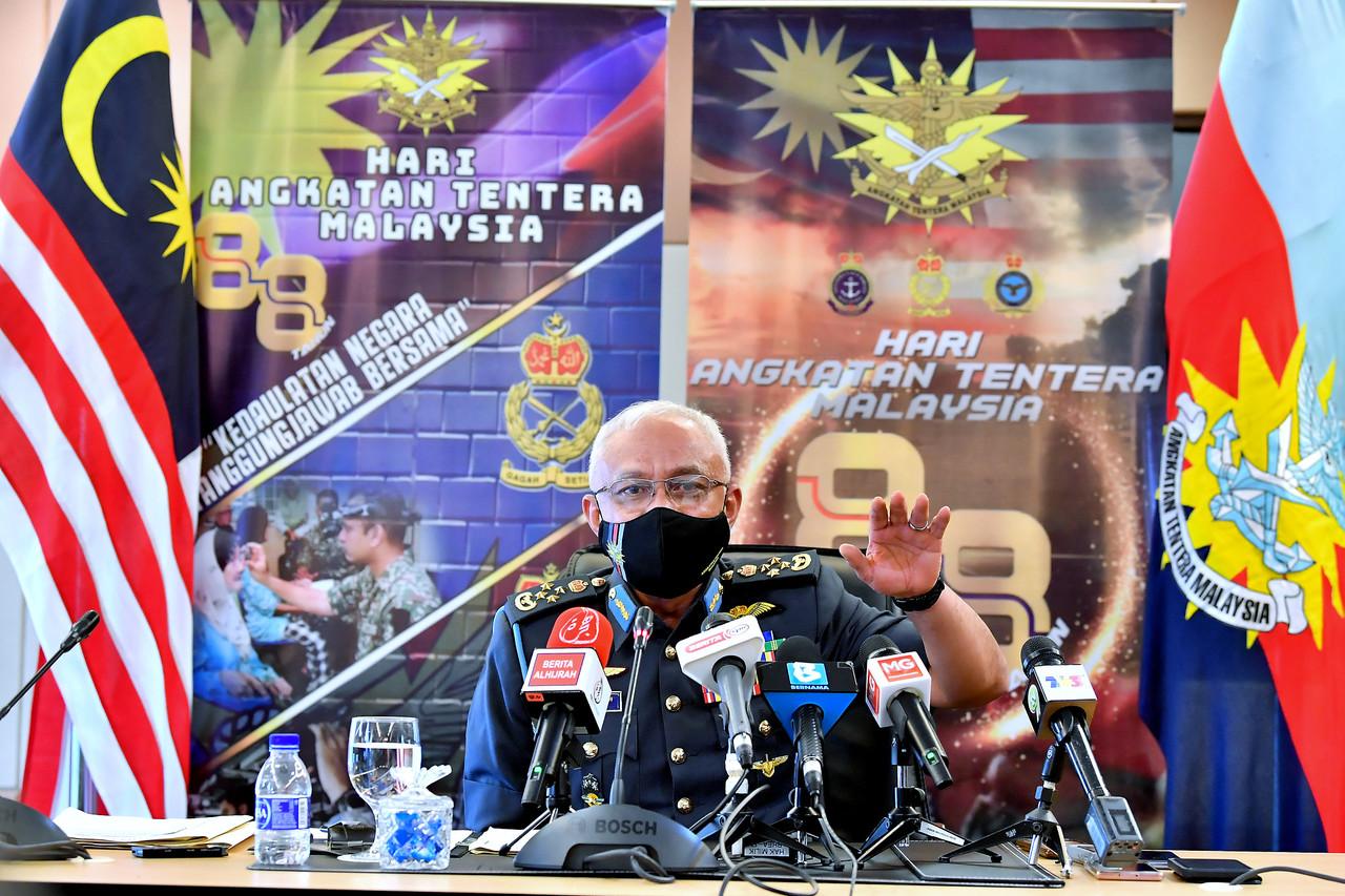 Panglima Angkatan Tentera Jeneral Tan Sri Affendi Buang ketika sesi wawancara khas sempena Hari Angkatan Tentera Malaysia ke-88 di Wisma Perwira, Kuala Lumpur. Gambar: Bernama