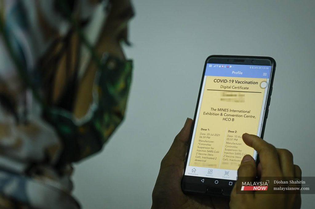 Wujud individu tidak bertanggungjawab memalsukan sijil untuk menikmati kelonggaran SOP dalam Pelan Pemulihan Negara.