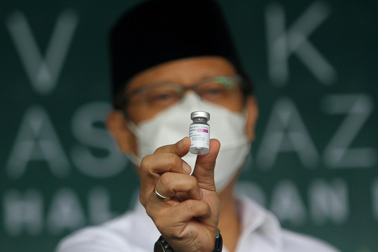 Indonesian Health Minister Budi Gunadi Sadikin shows a vial of the AstraZeneca vaccine at a mass vaccination programme in Surabaya, Indonesia, March 23, in this photo taken by Antara Foto. Photo: Reuters