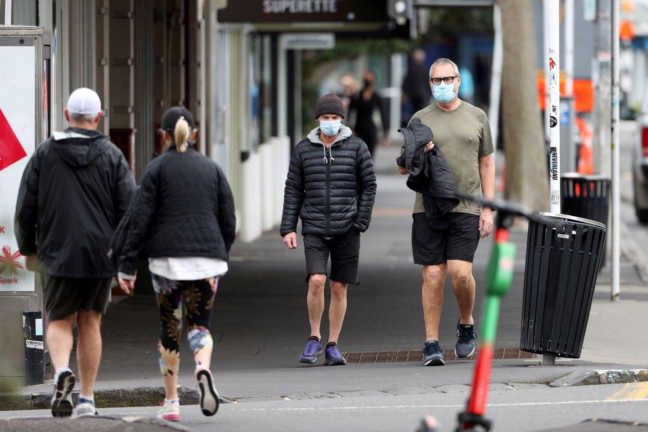 People wear masks as they exercise during a lockdown to curb the spread of a Covid-19 outbreak, in Auckland, New Zealand, Aug 26. Photo: Reuters