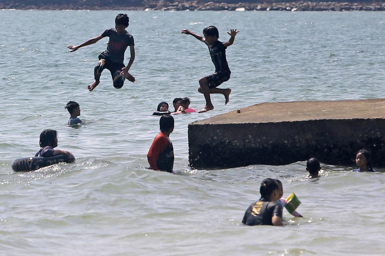 Children jump into the water at Pantai Telok Kemang in Port Dickson in this Sept 5 file photo. Photo: Bernama