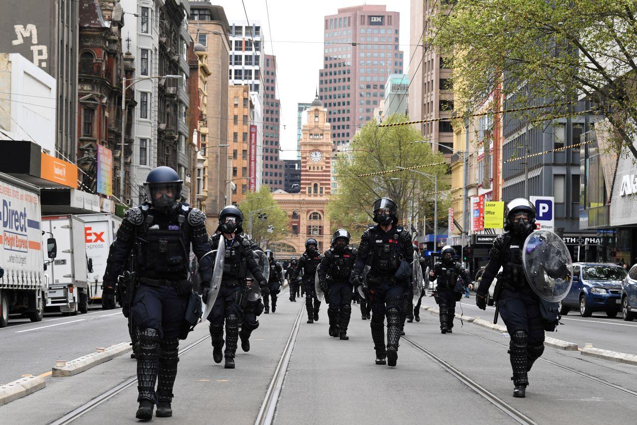 Riot police respond as protesters rally against construction industry Covid-19 mandates in Melbourne, Australia, Sept 22. Photo: Reuters