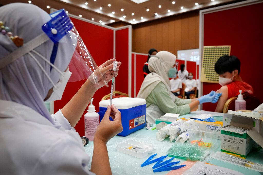 A student receives a dose of Pfizer vaccine at a vaccination centre in Shah Alam, Sept 20. Photo: AP