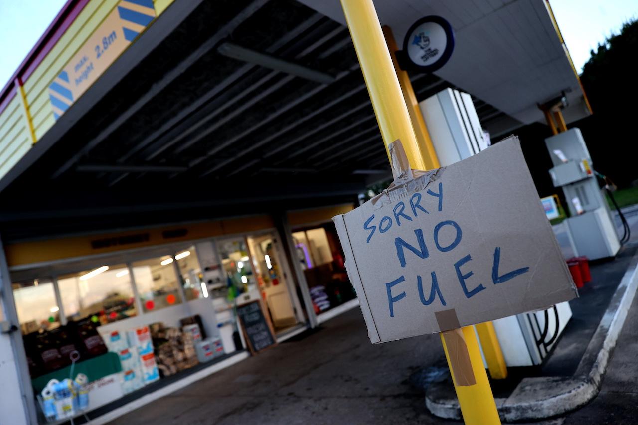 A sign informing customers that fuel has run out hangs at a kiosk at a petrol station in Leicestershire, Britain, Sept 25. Photo: Reuters