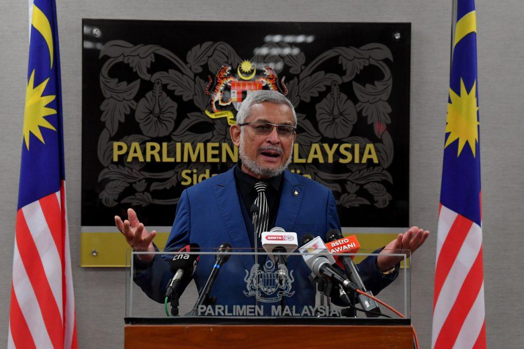 Pemimpin Amanah dan Ahli Parlimen Shah Alam dalam sebuah sidang media di Parlimen. Gambar: Bernama
