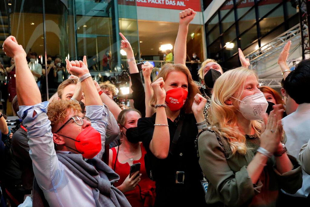 Supporters react after the German Parliament election at the Social Democratic Party headquarters in Berlin, Sept 26. Photo: AP
