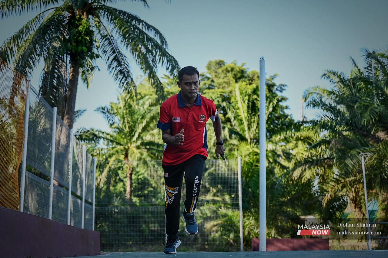 Mohd Raduan Emeari was once a national para-athlete, representing the country at international meets in the 100m and 400m running events.