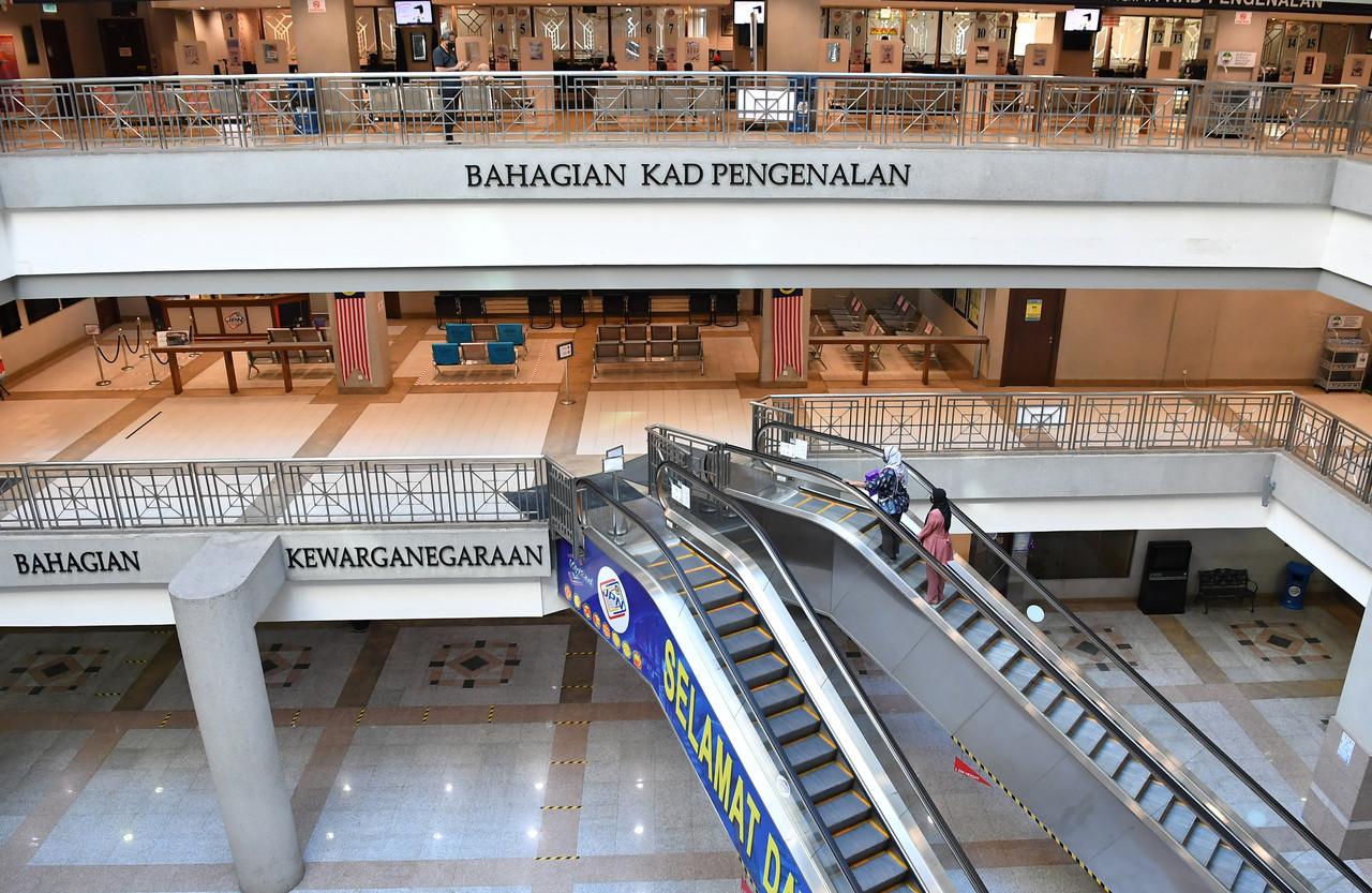 Home Minister Hamzah Zainudin assures that the personal data kept by the National Registration Department is secure. Photo: Bernama