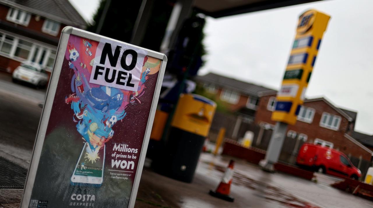 A sign showing customers that fuel has run out hangs at a petrol station in Stoke-on-Trent, Staffordshire, Britain, Sept 28. Photo: Reuters