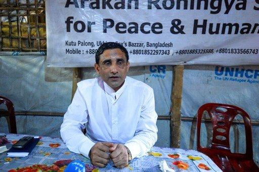 Pemimpin komuniti Rohingya Mohibullah dalam sebuah temu bual bersama media di kem pelarian Kutupalong, Ukhia. Gambar: AFP