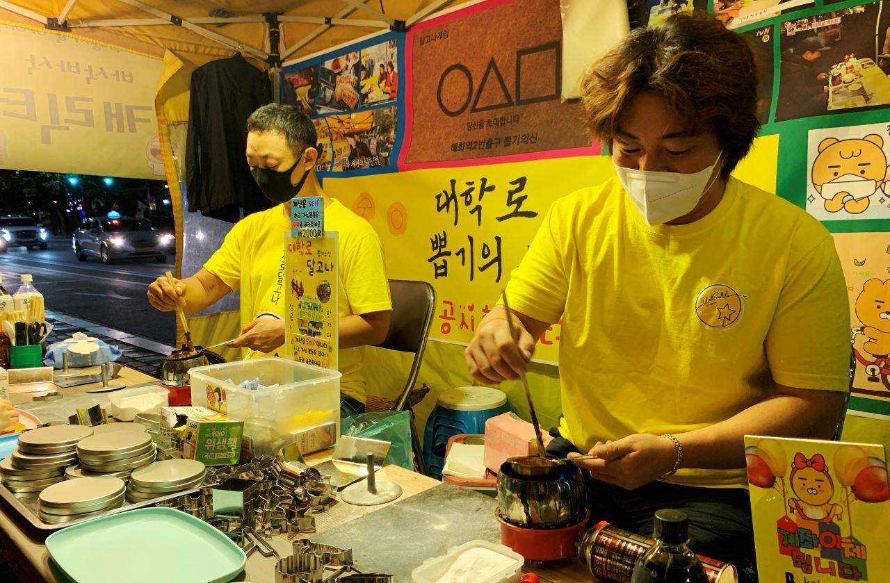 An Yong-hui, 37, has been making dalgona for the past eight years in a university district in the capital Seoul. Photo: Reuters