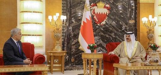 Menteri Luar Israel Yair Lapid bertemu Raja Bahrain Hamad bin Isa Al Khalifa dan Putera Mahkota dan Perdana Menteri Salman bin Hamad Al Khalifa pada Khamis. Gambar: AFP