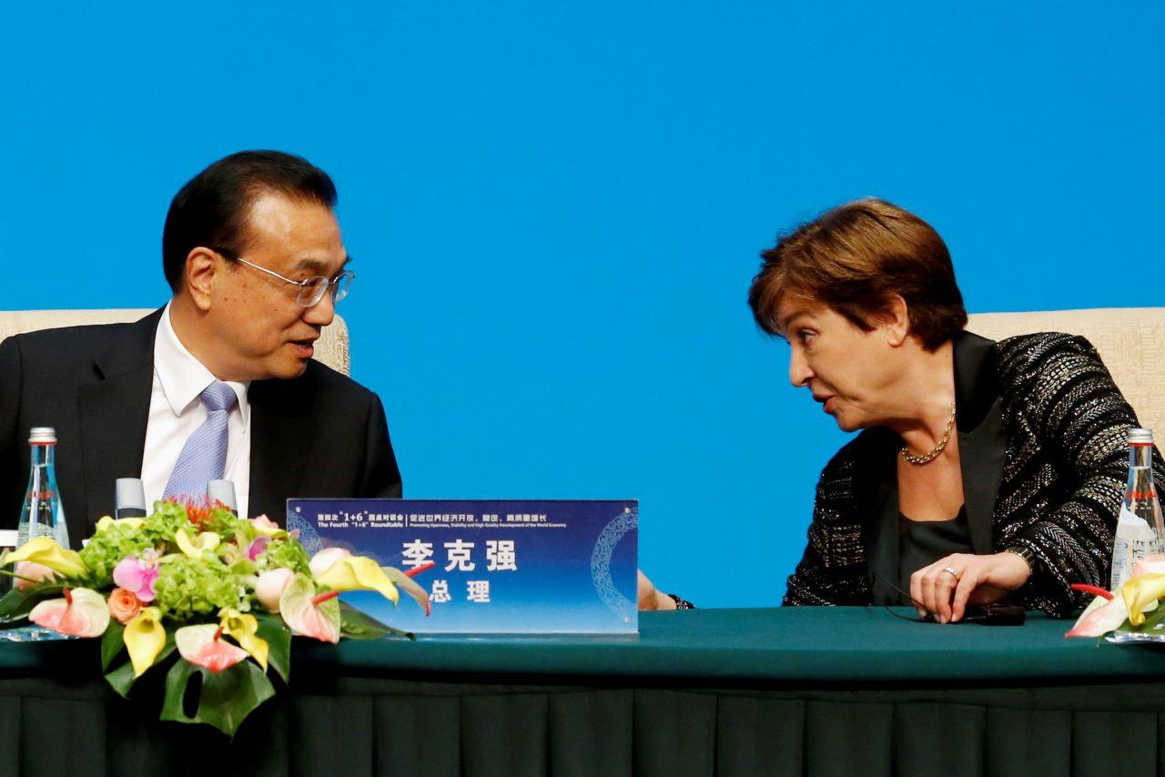 IMF managing director Kristalina Georgieva talks to Chinese Premier Li Keqiang before a news conference following the '1+6' Roundtable meeting at the Diaoyutai state guesthouse in Beijing, China in this file photo dated Nov 21, 2019. Georgieva has strongly denied accusations in a World Bank external investigation report that she applied 'undue pressure' on staff for changes that boosted China's business climate ranking to 78th from 85th in the 2018. Photo: Reuters